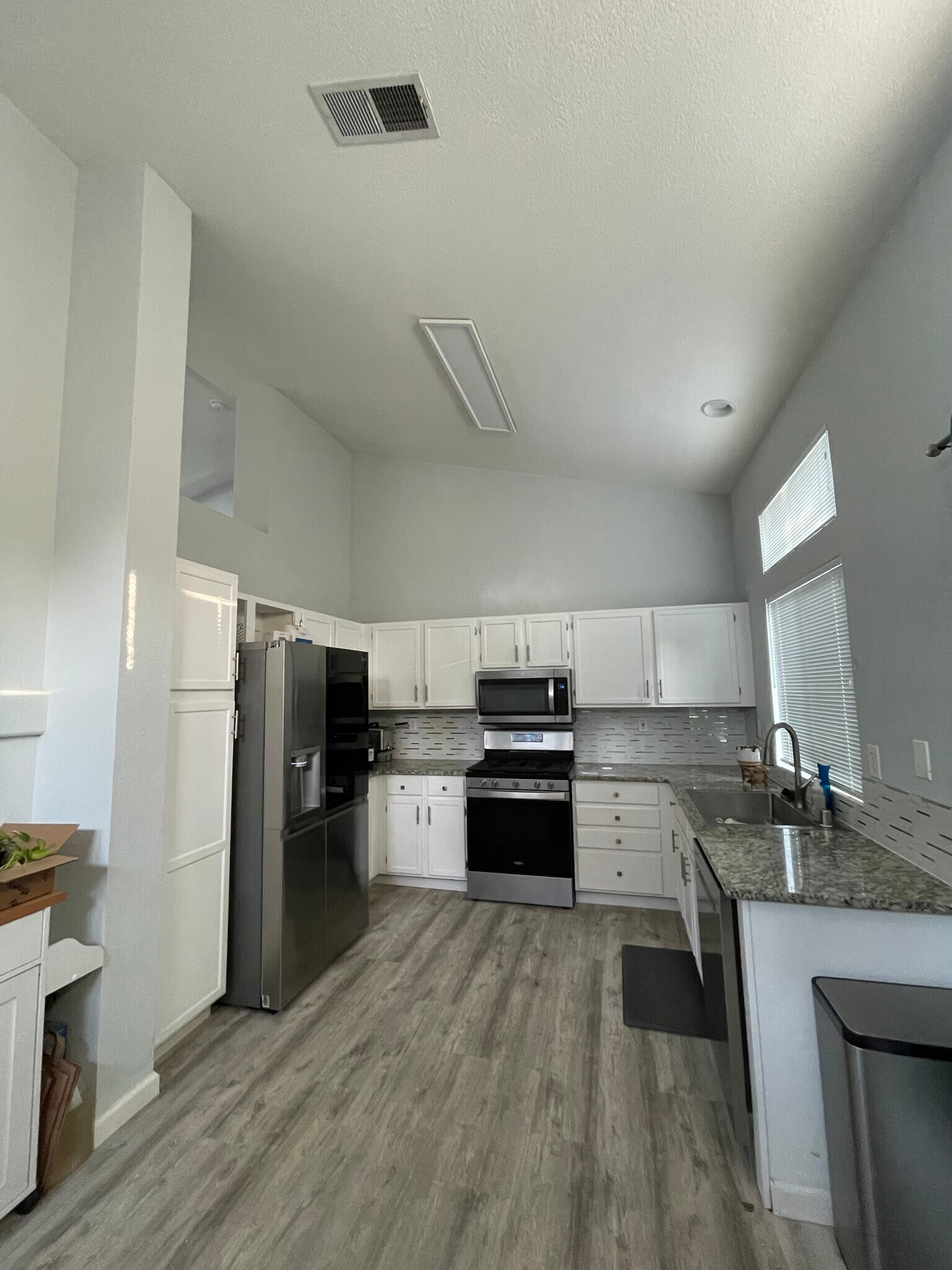 Kitchen & Dining - 9428 Plainoak Way