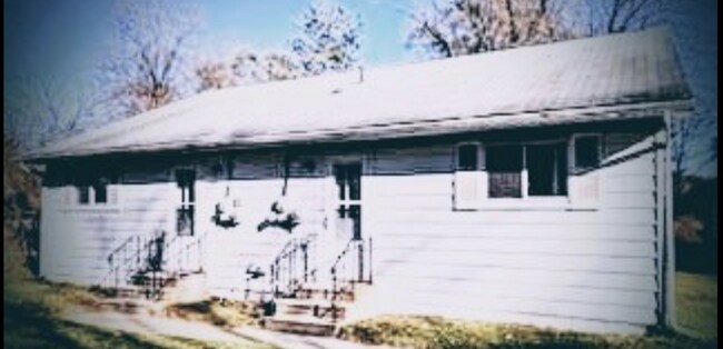 Primary Photo - 1693 S Lakeview Ln
