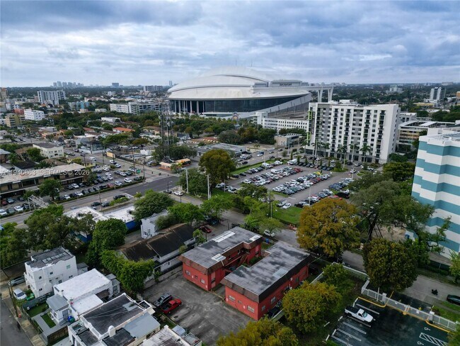 Building Photo - 747 NW 13th Ave