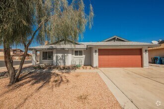 Building Photo - Charming 3-Bedroom Rental with Pool, Firep...