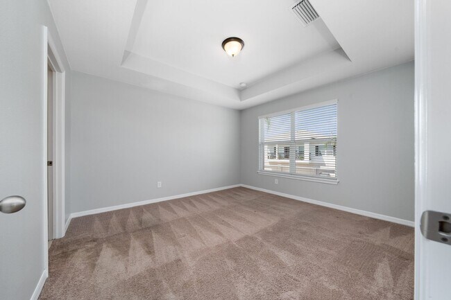 Building Photo - 2nd Story 2 Bedroom with Garage in Carter ...