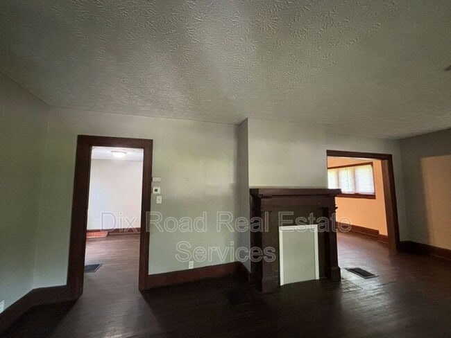 Building Photo - 1501 Viola Ave