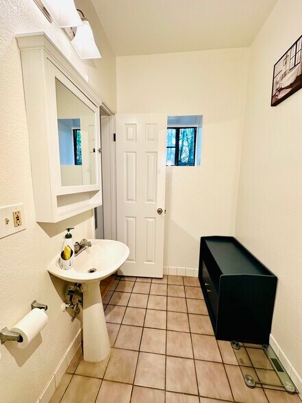 Building Photo - 4242 La Salle Ave
