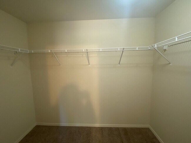 Building Photo - Quiet setting in La Pine!