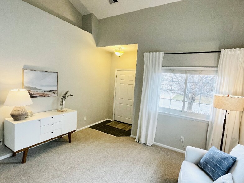 Building Photo - 2446 S Gibralter Way