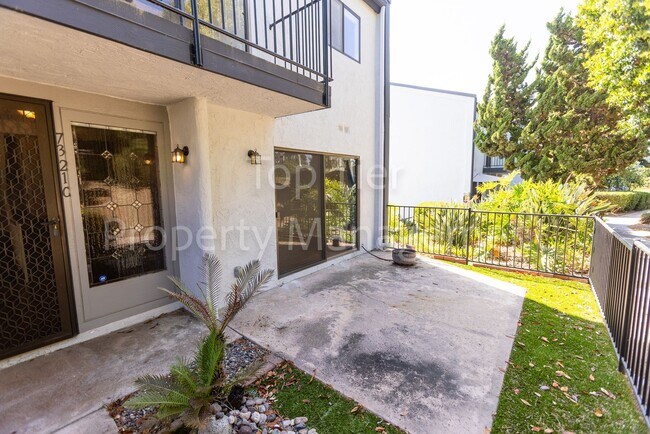 Building Photo - Beautiful 2 bed, 2.5 bath, 1373 sqft Townh...