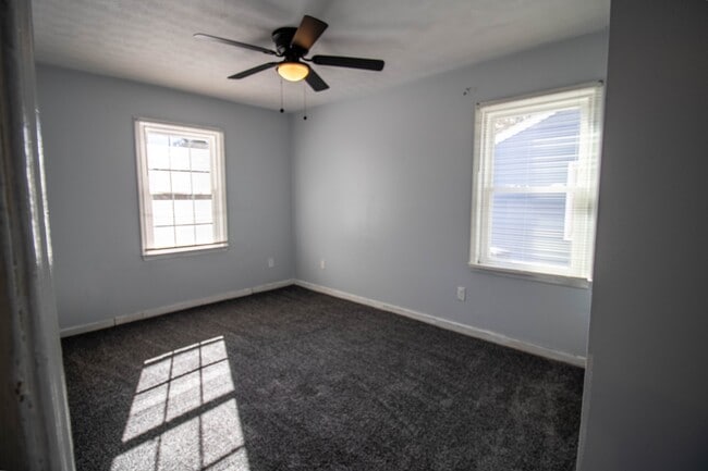 Building Photo - 822 Winnetka Ave