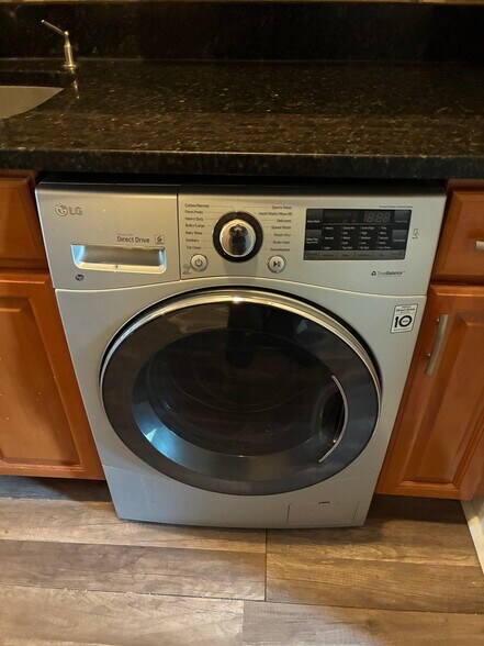 Building Photo - 1625 E St NE