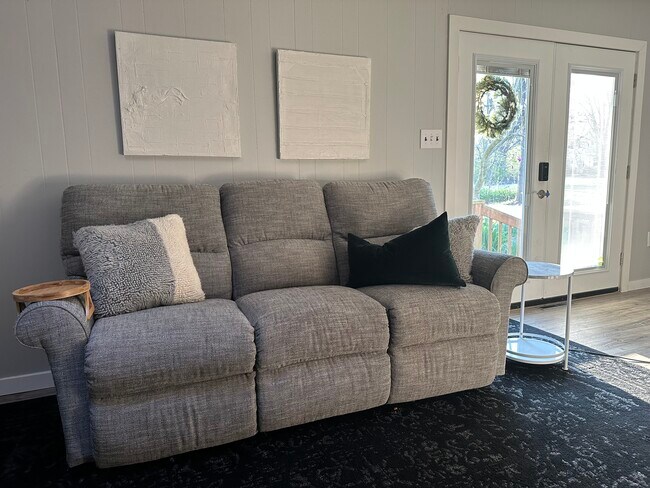 Building Photo - 2425 N Headley Rd