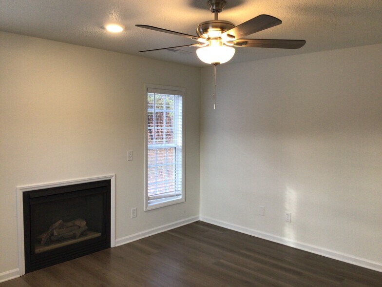 Building Photo - 141 Cameron Way Cir