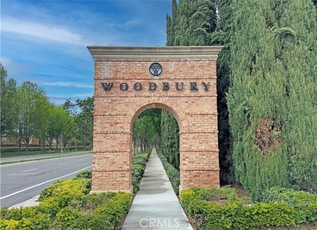 Building Photo - 94 Chantilly