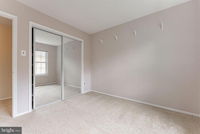 Building Photo - 11 Chateau Cir