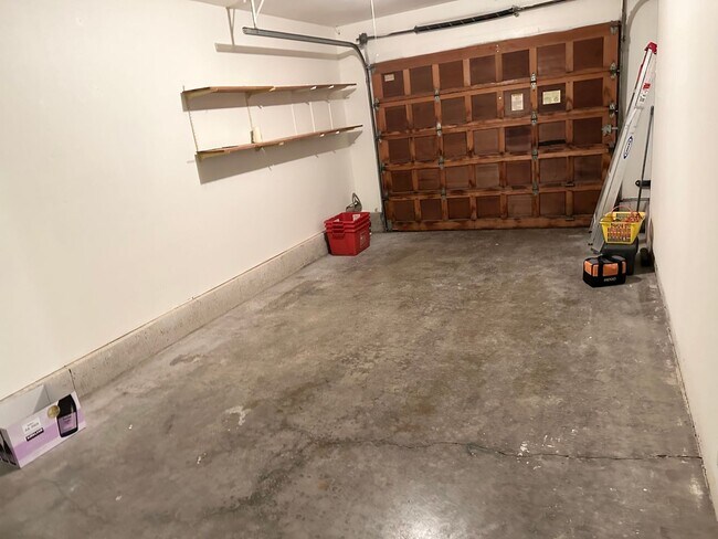 Building Photo - 2 Bedroom Duplex Off Oleson Road!