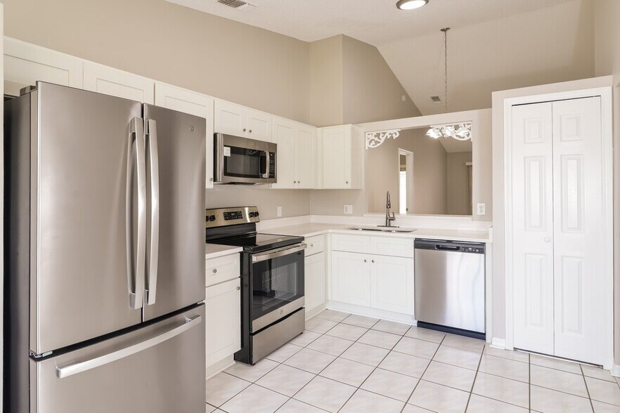 Building Photo - 1232 Regal Ridge Dr