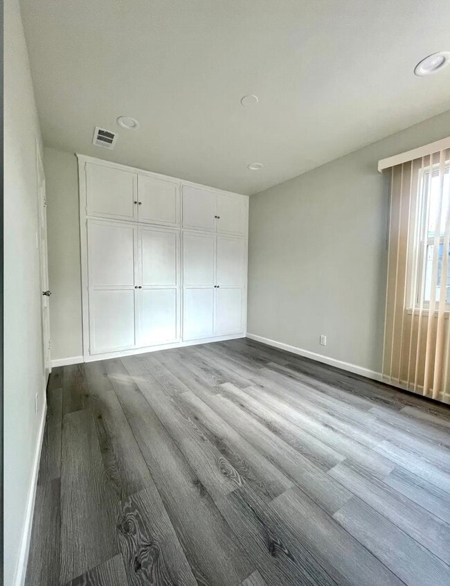 Building Photo - 7949 Clearfield Ave