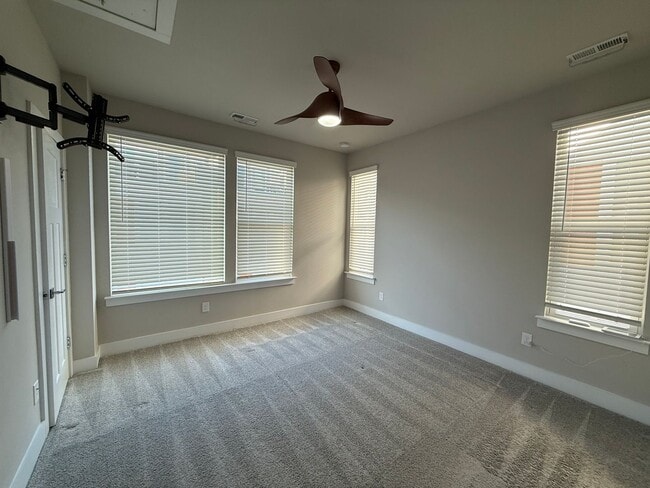 Building Photo - 2118 Bryant Park Dr