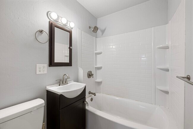 Building Photo - 4012 S Hudson Ave