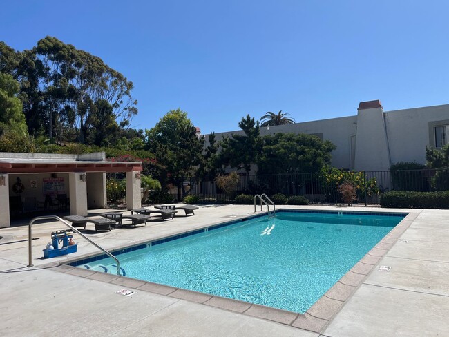 Building Photo - 5430 Linda Vista Rd