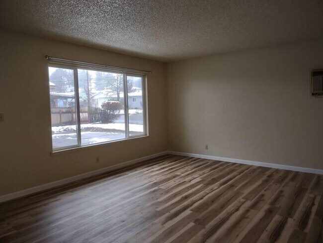 Building Photo - 3050 NE Johnson St