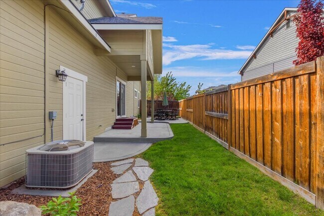 Building Photo - 3-Bedroom Craftsman-Style Home