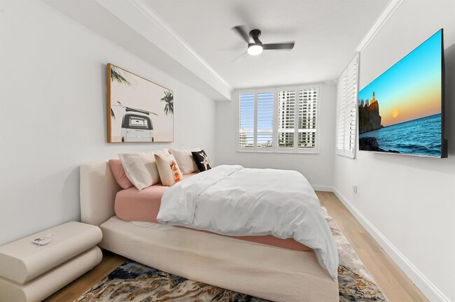 Building Photo - 350 SE 2nd St