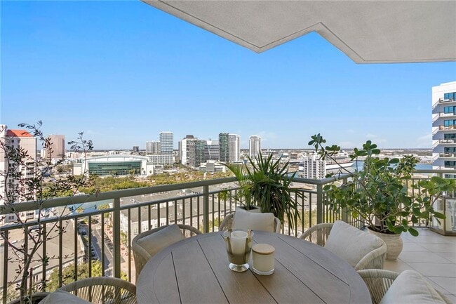 Building Photo - 450 Knights Run Ave