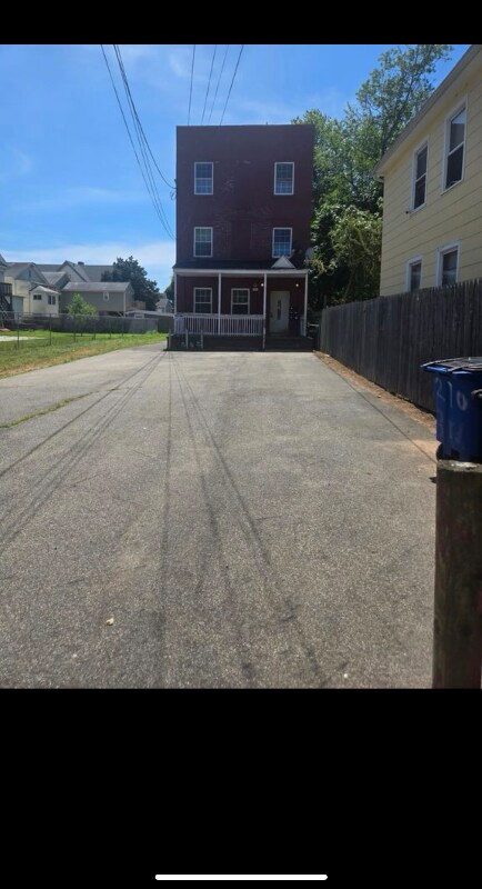 Primary Photo - 210 Rosette St