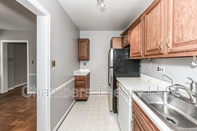 Building Photo - 1501 S Edgewood St