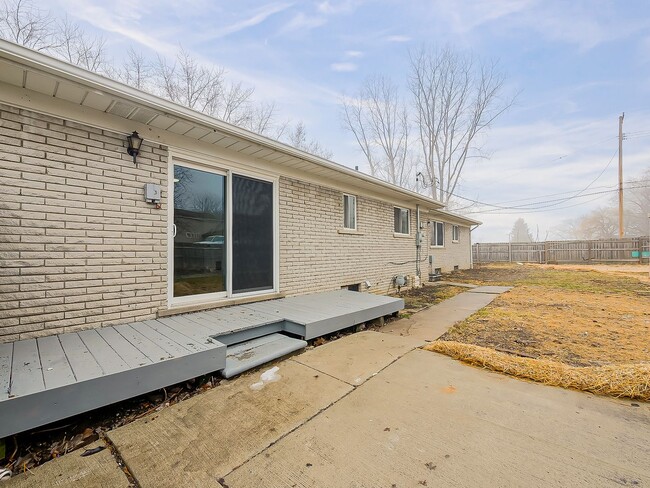 Building Photo - AVAILABLE NOW! Charming 3-Bed Home with Spacious Yard in Van Buren Township