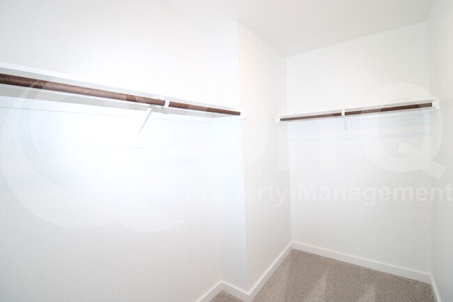 Building Photo - 330 Fire Rock Dr