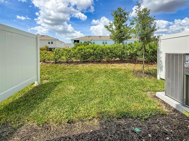 Building Photo - 8948 Daybreak St