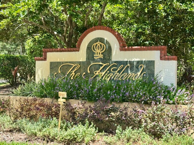 Building Photo - 9481 Highland Oak Dr
