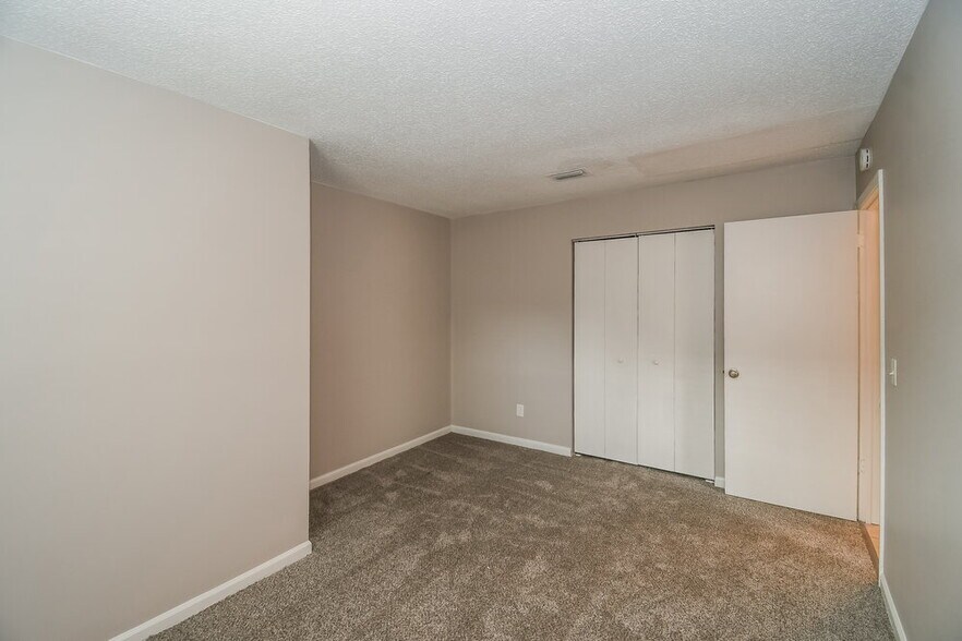 Building Photo - 5159 Beige St