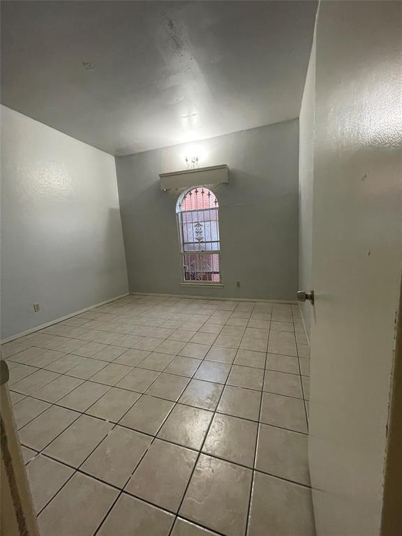 Building Photo - 8250 Park Pl Blvd