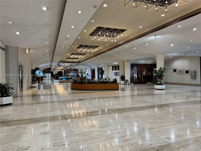 Building Photo - 801 Brickell Bay Dr
