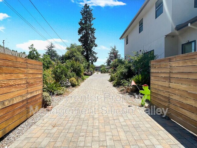 Building Photo - 2942 Neal Ave