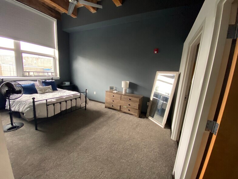 Master Bedroom - 120 Holmes St