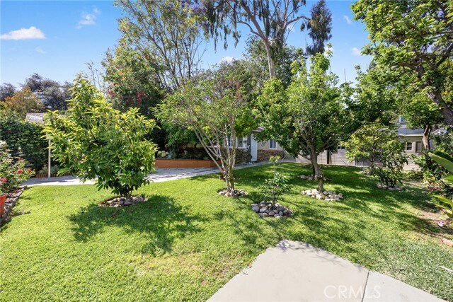 Building Photo - 647 W Montecito Ave