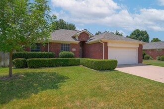 Building Photo - 1414 Park Palisades Dr