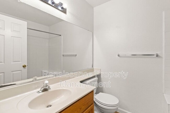 Building Photo - 165 Henry Ct