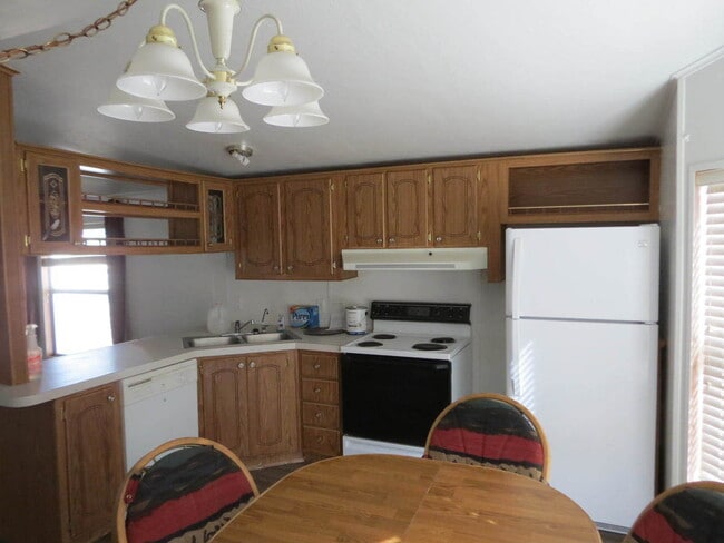 Building Photo - CLEAN 2 BED, 1 BATH IN THE FOOTHILLS!