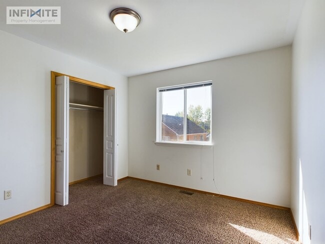 Building Photo - 3 Bedroom, 2.5 Bath Condo in Belgrade, MT!