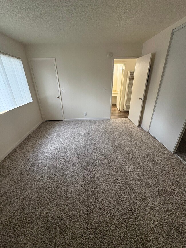 Building Photo - 5244 Hackberry Ln