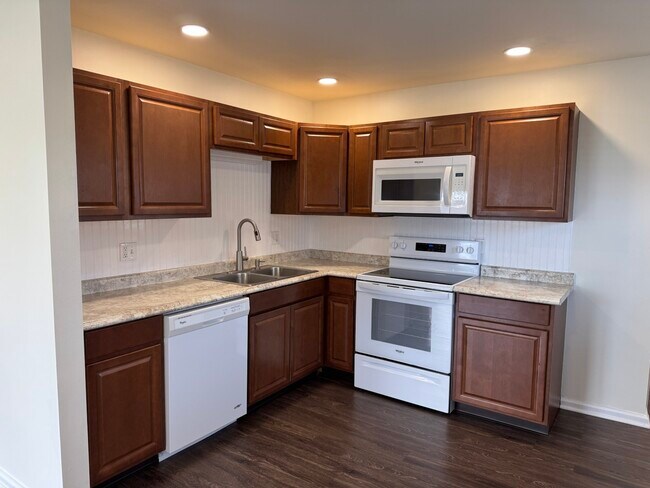 Building Photo - 2319 Pinehurst St