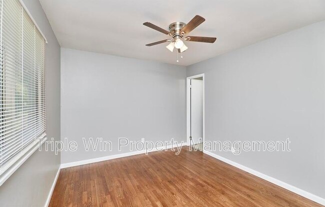 Building Photo - 1405 Willowbrook Dr