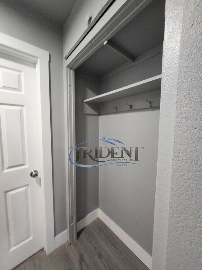 Building Photo - MOVE IN SPECIAL! FRESHLY painted interior! NEW vinyl flooring! This is a 2 Bedroom, 1 bath house ...