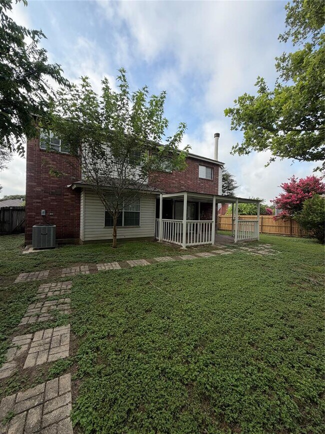 Building Photo - 305 Stone Park