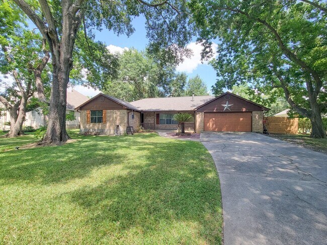 Building Photo - 10282 Valley Dr S