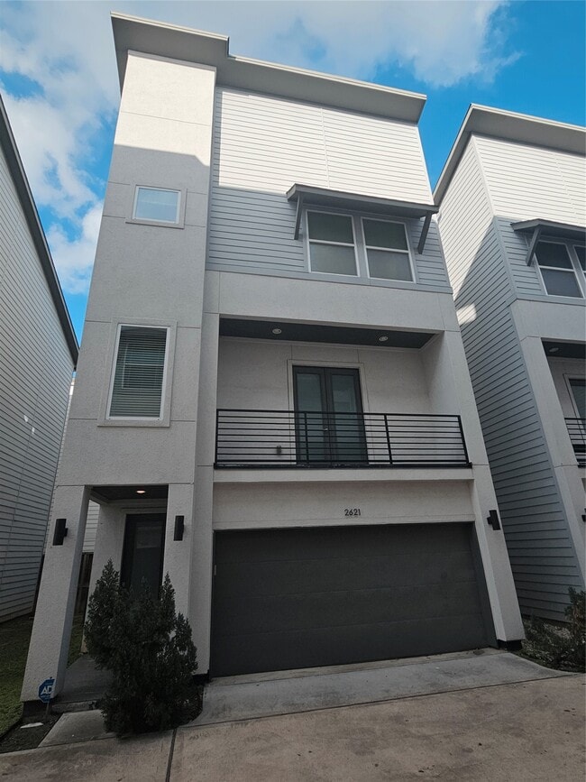 Building Photo - 2621 Hutchins St