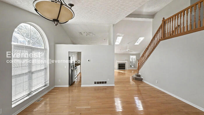 Building Photo - 6330 Wyler Dr